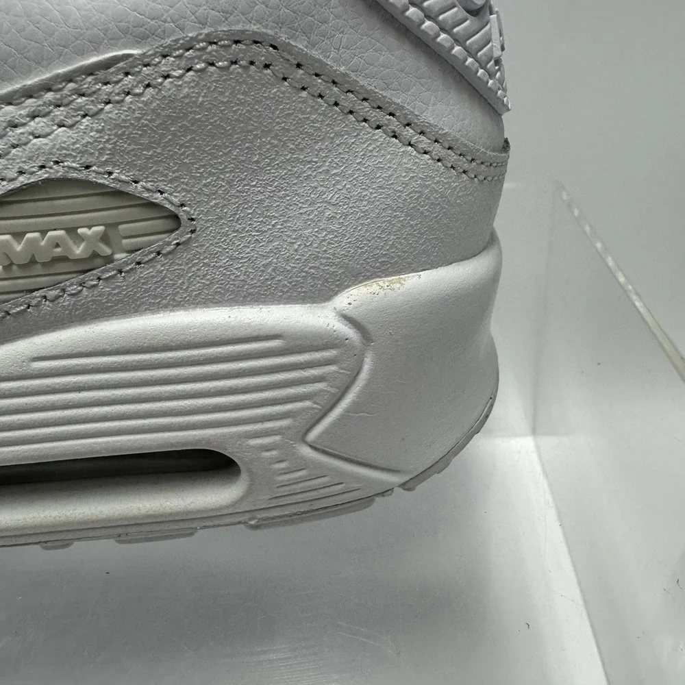 Brand New Nike Air Max 90 GS White Leather HF6358-102 Size 6Y Youth / 7.5 Women